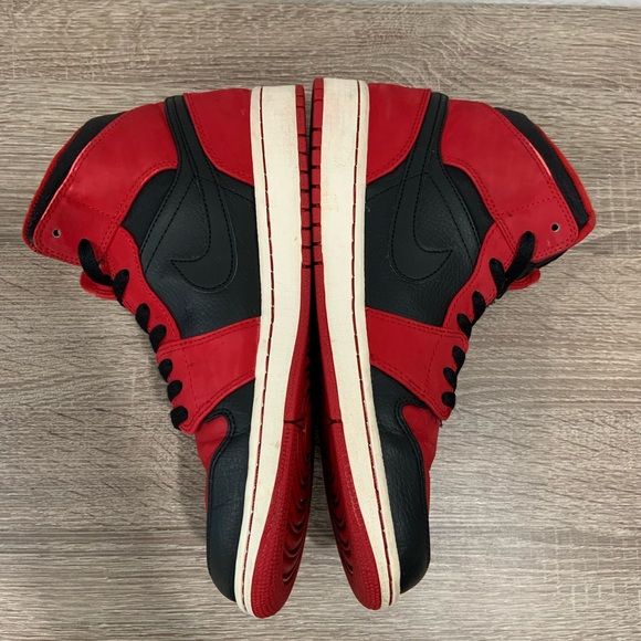Nike Air Jordan 1 Mid Bred (2013) - Picture 3 of 5